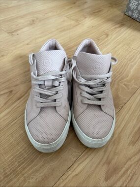 Women’s Casual Perforated Lace-Up Sneakers - Blush Pink. Leather .used 3 times